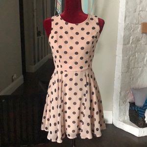 Sans Souci light pink polka dot dress 👛